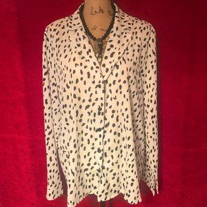 Beautiful Blouse long sleeves Button Down English Colar